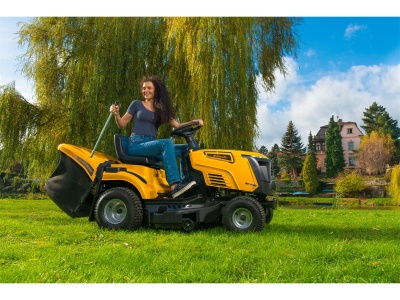 Riwall PRO RLT 102 HRD TWIN - dvouválcový travní traktor 102 cm se zadním výhozem a hydrostatickou převodovkou