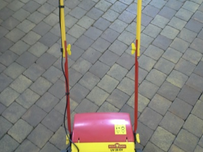 Elektrický provzdušňovač trávníků UV 28 EV 