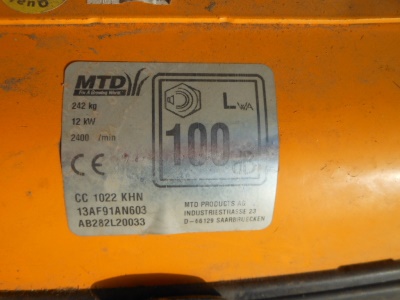 Travní traktor Cub Cadet CC1022 KHN