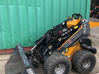 Mini smykový nakladač GiANT SK 211 G