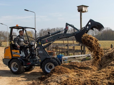 Lžíce GiANT Pelikán-svařované zuby