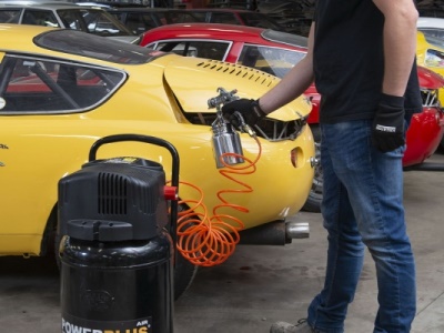 POWX1751 - Kompresor 1100W 50L  plus  9 ks přísl. bezolejový