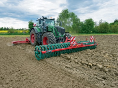 Čelně nesený půdní pěch