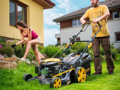 Riwall PRO RPM 5135 - multifunkční travní sekačka 4 v 1 s benzinovým motorem a pojezdem