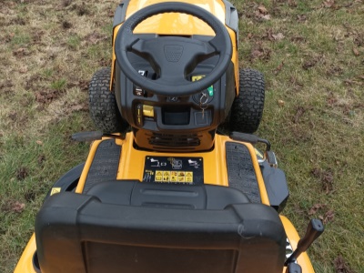 Travní traktor CUB CADET LT3 PR105