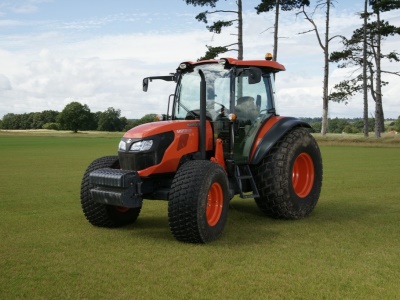Zemědělský traktor Kubota M 8560
