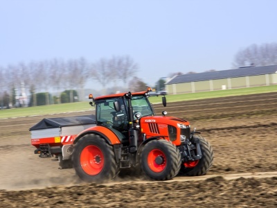 Zemědělský traktor Kubota M7133