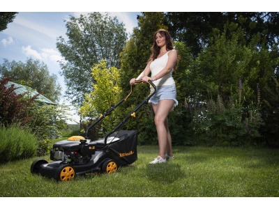 Riwall PRO RPM 4032 P - multifunkční travní sekačka 2v1 bez pojezdu