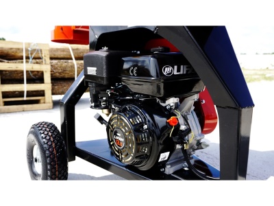 Špalíkovač se spalovacím motorem Model RS-100 Remet (15 HP)