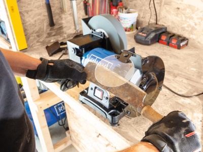 Scheppach BG 200 W - bruska na suché i mokré broušení