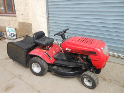 Travní traktor MTD RH 115/76