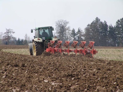 Polonesený otočný pluh - ©plus Hektor