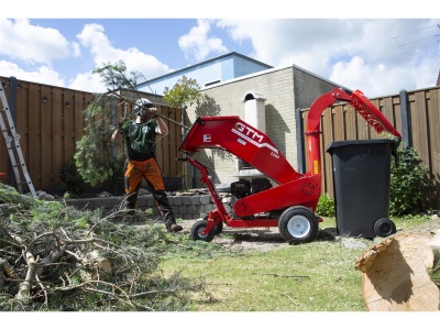 GTM GTS 1300 WDG - benzinový drtič dřeva s pojezdem