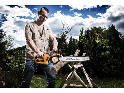 Riwall PRO RECS 2440 - řetězová pila s elektrickým motorem 2400 W