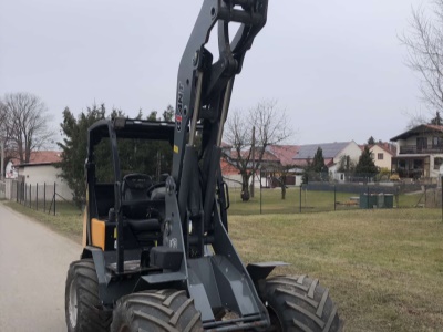Kloubový nakladač Giant V 6004T