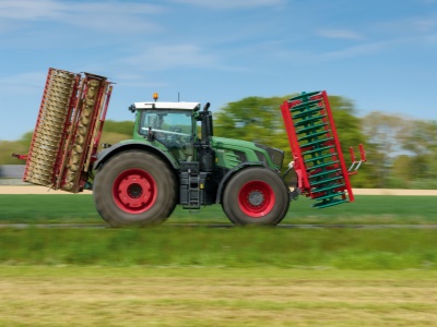 Čelně nesený půdní pěch