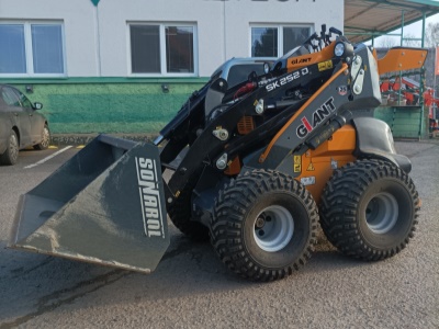 Nakladač Giant Skidsteer SK252D