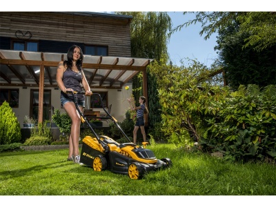 Riwall PRO RALM 3820 SET - akumulátorová sekačka 2x20 V + 2x 4 Ah baterie + 2x nabíječka 2,4 A