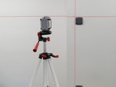 KRT706220T1 - Křížový laser se stativem