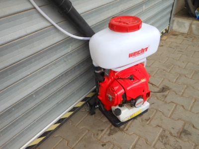HECHT 451 - motorový rosič 