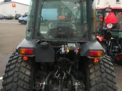 Kubota M7040 Narrow 