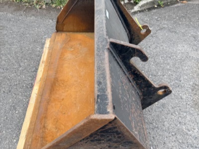 Kloubový nakladač GiANT D337T