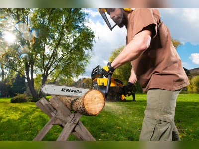 Riwall PRO RPCS 5140 SET - řetězová pila s benzinovým motorem 49 ccm + náhradní řetěz + rukavice + ochranné brýle
