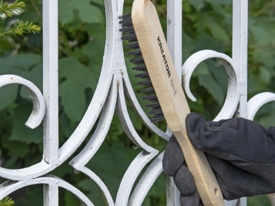 KRTH50002 - Ruční drátěný ocelový kartáč, dřevěná rukojeť