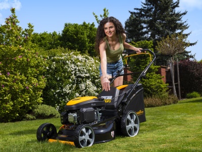 Riwall PRO RPM 5155 PRO - multifunkční travní sekačka 4 v 1 s benzinovým motorem a pojezdem