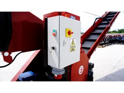 Špalíkovač s elektrickým pohonem Model RPE-200 Remet (22 kW) + Pásový dopravník 4m