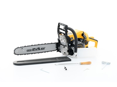 Riwall PRO RPCS 5545 - řetězová pila s benzinovým motorem 54 ccm