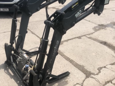 Čelní nakladač Q180N EURO