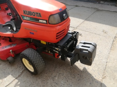 KUBOTA G21 včetně zametacího kartáče KUBOTA LH1200 HT