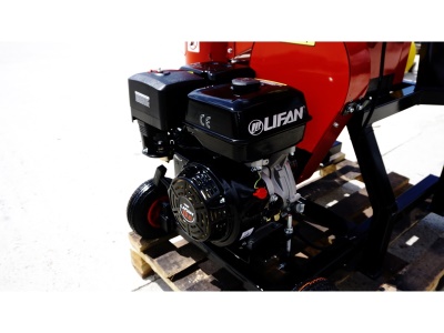 Špalíkovač se spalovacím motorem Model RS-120 Remet (15 HP) + vývodová hřídel