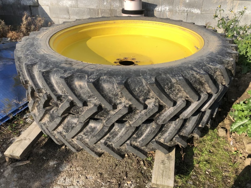 Kultivační kola pro traktor John Deere 6115M
