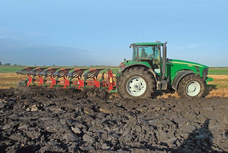 Nesený otočný pluh - ©plus XS