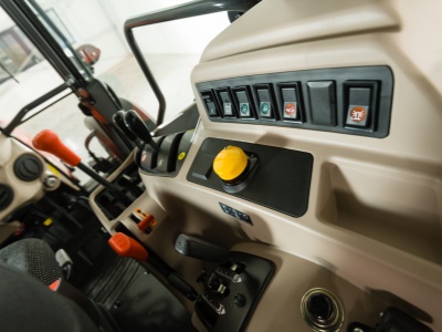 Zemědělský traktor Kubota M 7060