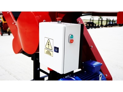 Špalíkovač s elektrickým pohonem Model RPE-120 Remet (11 kW) + Pásový dopravník 3m + Podvozek pro ruční přepravu