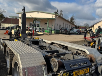 Hákový kontejnerový nosič STRONGA HL014D včetně kontejneru