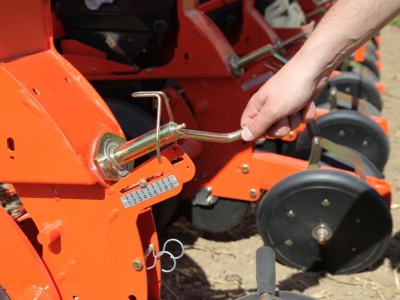 Přesný secí stroj Kubota PP1601