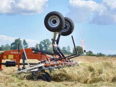 Rotační obraceč Kubota TE8500