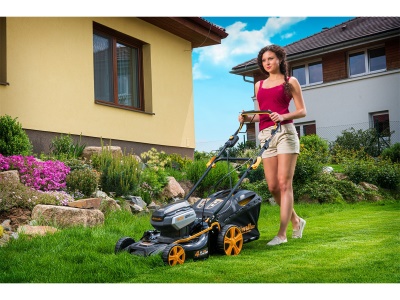 Riwall PRO RALM 4640SPi - aku 40 V travní sekačka 4v1 s pojezdem a bezuhlíkovým motorem (bez baterie a nabíječky)