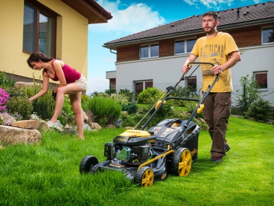 Riwall PRO RPM 5135 - multifunkční travní sekačka 4 v 1 s benzinovým motorem a pojezdem