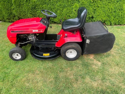 Travní traktor MTD RH 115/76