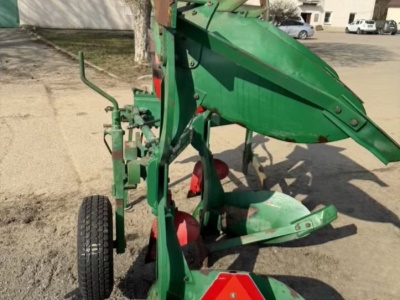 Obracecí pluh Regent Saturn HX2