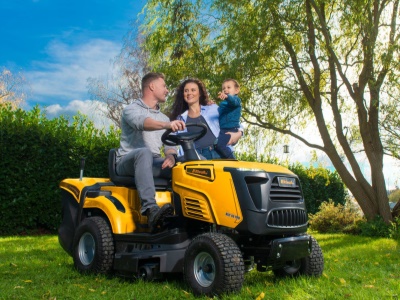Riwall PRO RLT 86 TRD - Travní traktor 86 cm se zadním výhozem a mechanickou převodovkou