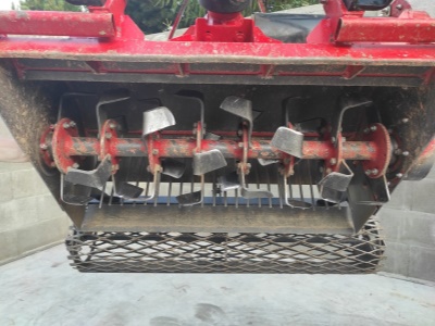 Zakladač trávníků za traktor R2 TST100
