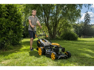 Riwall PRO RPM 5355 - Multifunkční travní sekačka 4 v 1 s benzinovým motorem a pojezdem