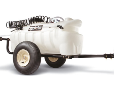 TAŽENÝ POSTŘIKOVAČ 