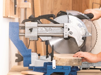 Scheppach HM 305 SL - pokosová pila s potahem a laserem